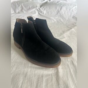 Italeau Foliana Black Suede Boots 9.5 US Water Proof Missing Inner Zipper Pulls